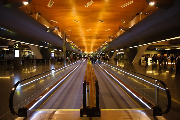 moving-walkway-airport-perspective-view_218715-1799